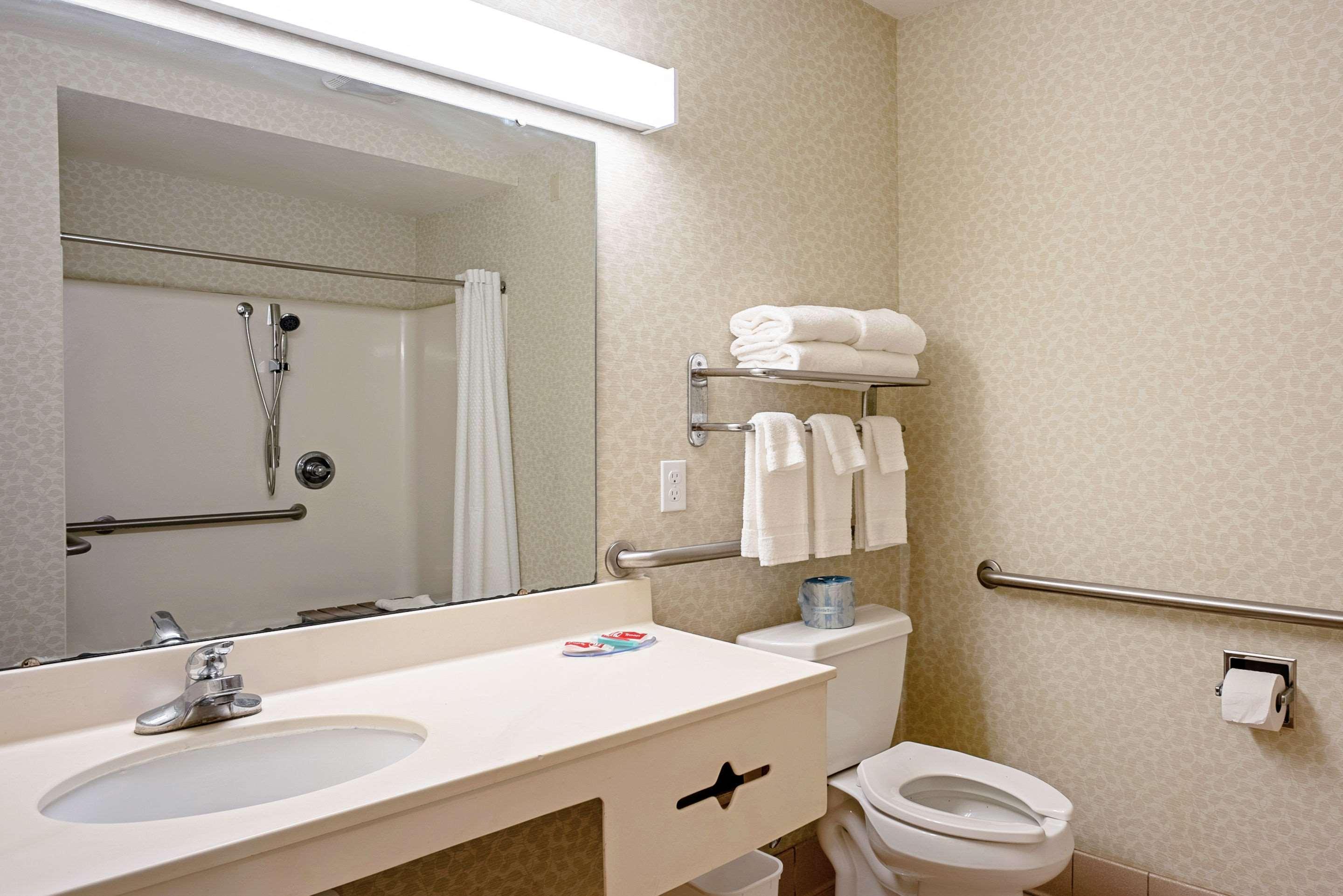 Quality Inn Frontier At Us Hwy 30 Clinton Dış mekan fotoğraf