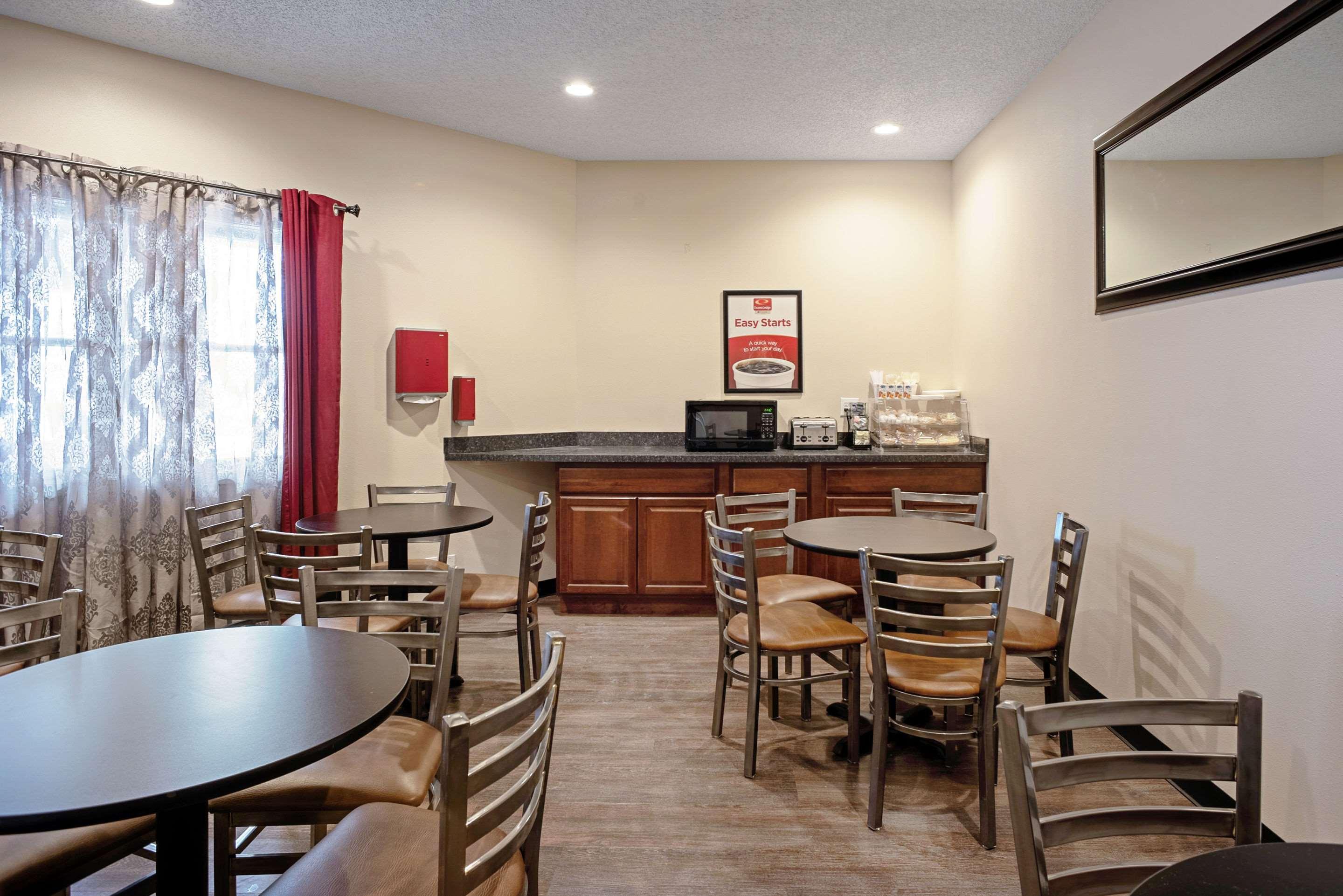 Quality Inn Frontier At Us Hwy 30 Clinton Dış mekan fotoğraf