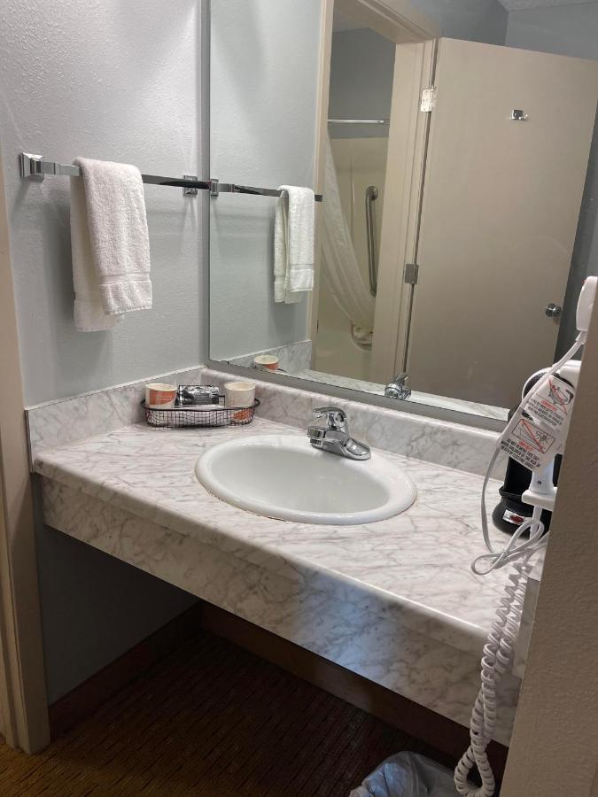 Quality Inn Frontier At Us Hwy 30 Clinton Dış mekan fotoğraf